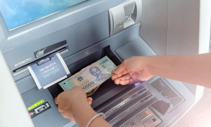 nap-tien-vao-tai-khoan-vietcombank-tai-may-atm