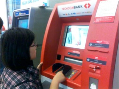 Kích hoạt thẻ Techcombank tại cây ATM